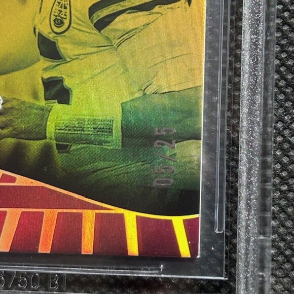 2024 Panini Illusions Patrick Mahomes #42 Gold Parallel SSP /25 Chiefs BGS 8.5 - Picture 2 of 4